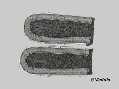 germany,_heer._a_set_of_infantry_unteroffizier_shoulder_straps,_late-_war_example_e_medals__g63999_2