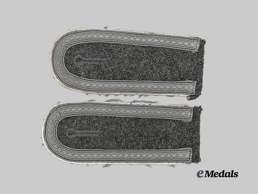germany,_heer._a_set_of_infantry_unteroffizier_shoulder_straps,_late-_war_example_e_medals__g63999_2