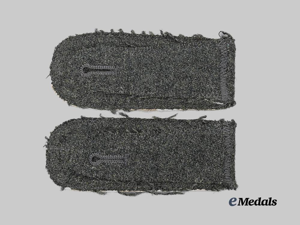 germany,_heer._a_set_of_infantry_unteroffizier_shoulder_straps,_late-_war_example_e_medals__g63999_3