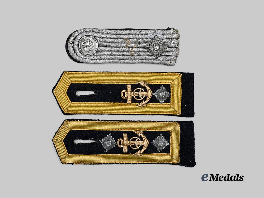 germany,_kriegsmarine._a_lot_of_shoulder_boards_e_medals__g64005_2