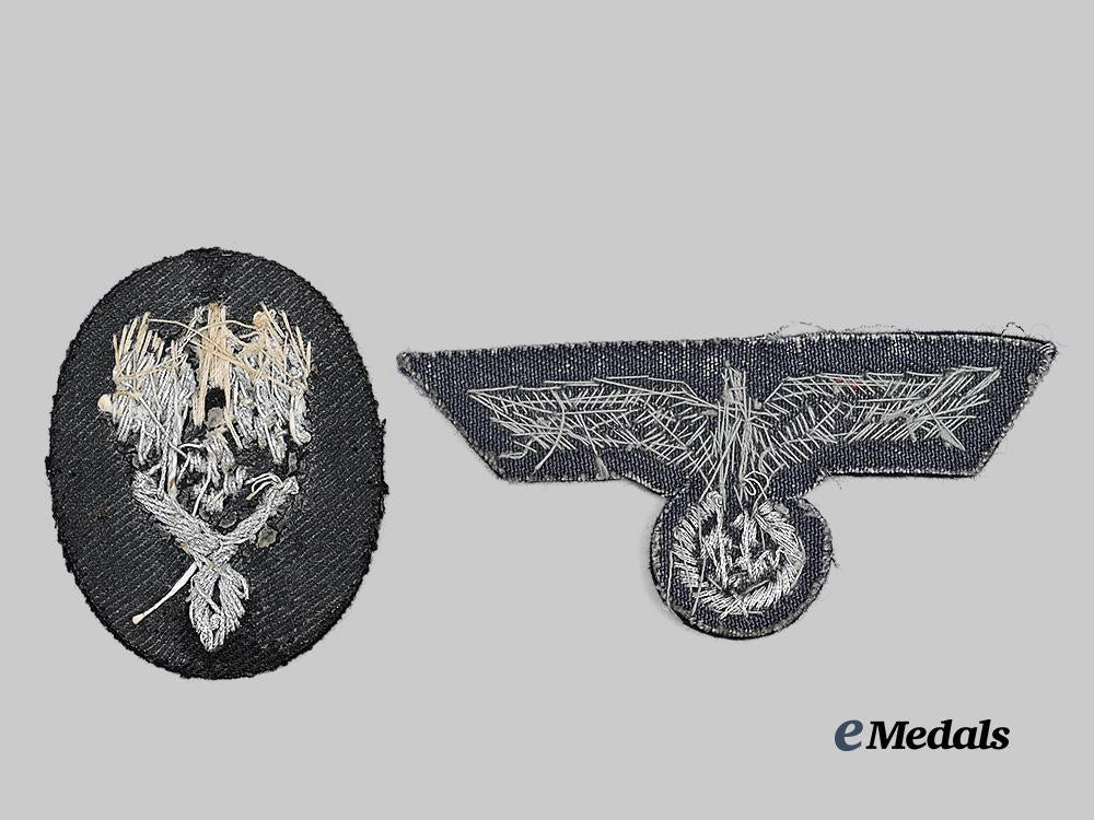 germany,_kriegsmarine._a_pair_of_uniform_insignia_for_administrative_officer_ranks_e_medals__g64007_3