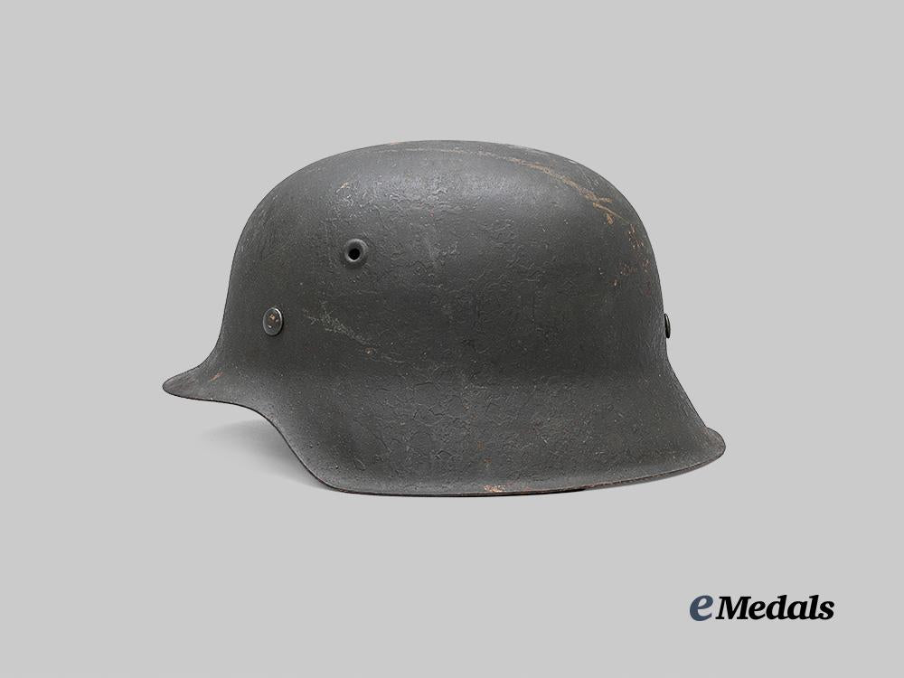 germany,_heer._an_m42_stahlhelm,_repurposed_example_e_medals__g64025_3