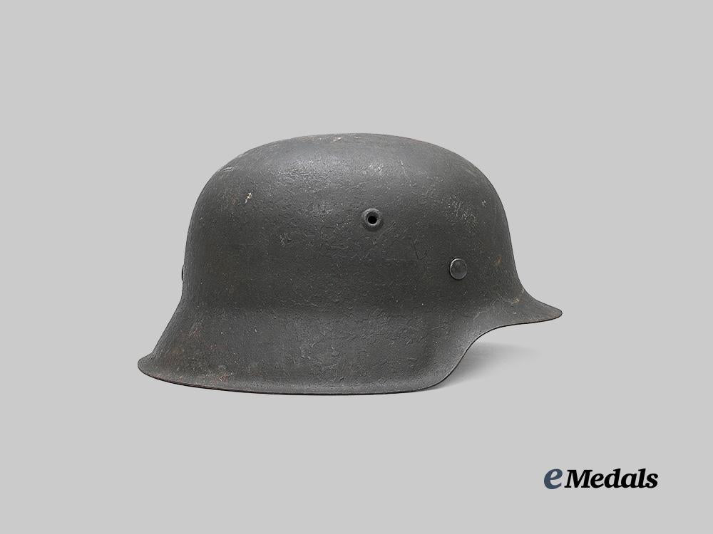 germany,_heer._an_m42_stahlhelm,_repurposed_example_e_medals__g64025_4