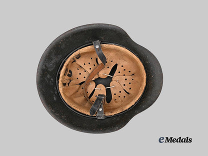 germany,_heer._an_m42_stahlhelm,_repurposed_example_e_medals__g64025_7