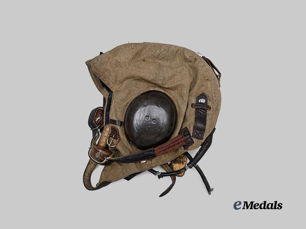 germany,_luftwaffe._a_summer_flight_helmet,_with_siemens_sound,_by_striegel&_wagner_e_medals__g64030_6