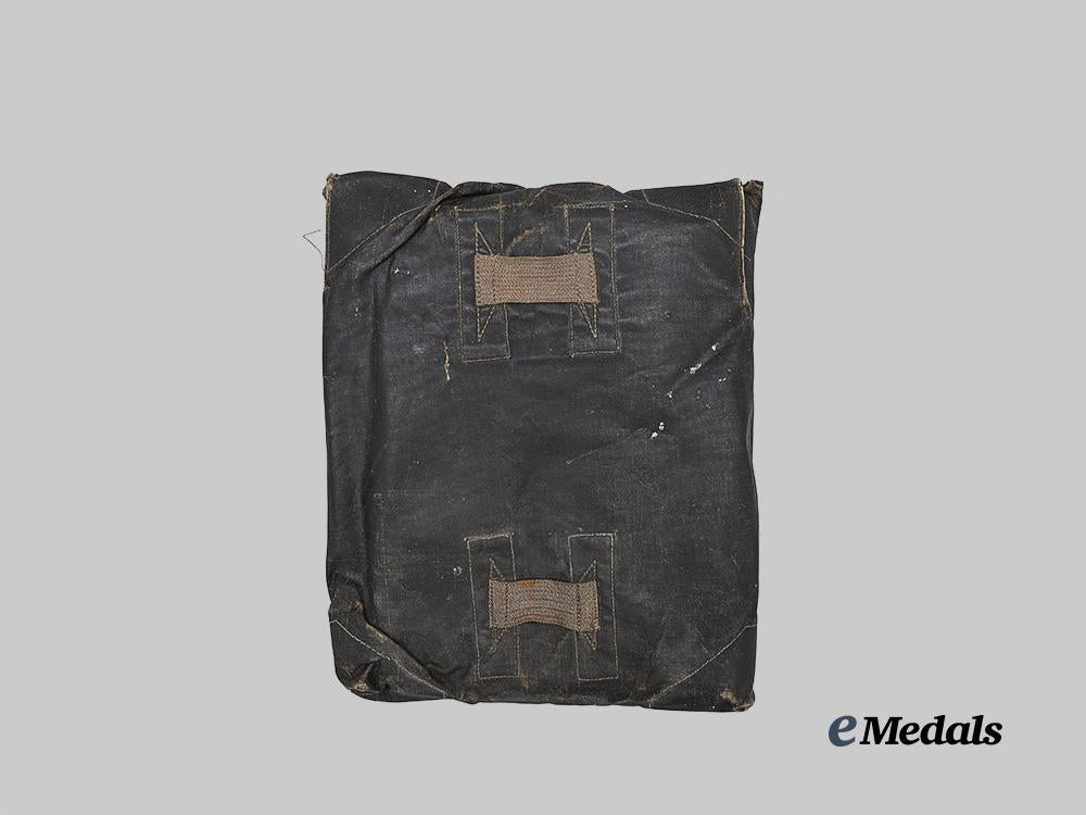 germany,_wehrmacht._a_gas_cape_and_pouch,_early_issue_e_medals__g64032_3