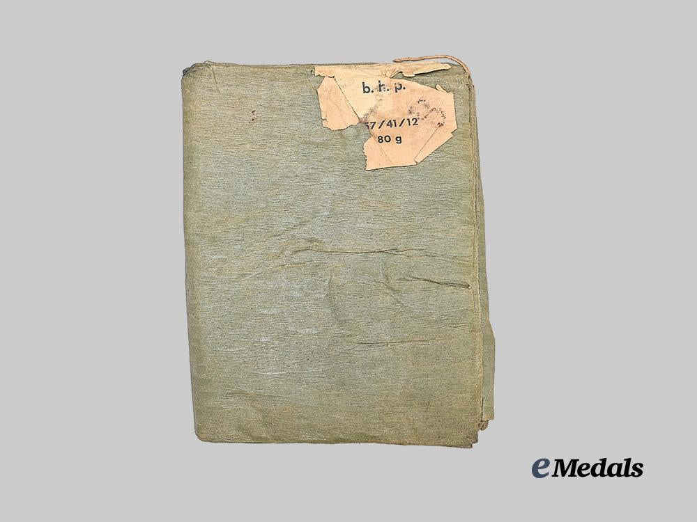 germany,_wehrmacht._a_gas_cape_and_pouch,_early_issue_e_medals__g64032_5