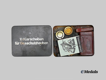 germany,_third_reich._a_gas_hood_accessory_set,_with_case_e_medals__g64033_3