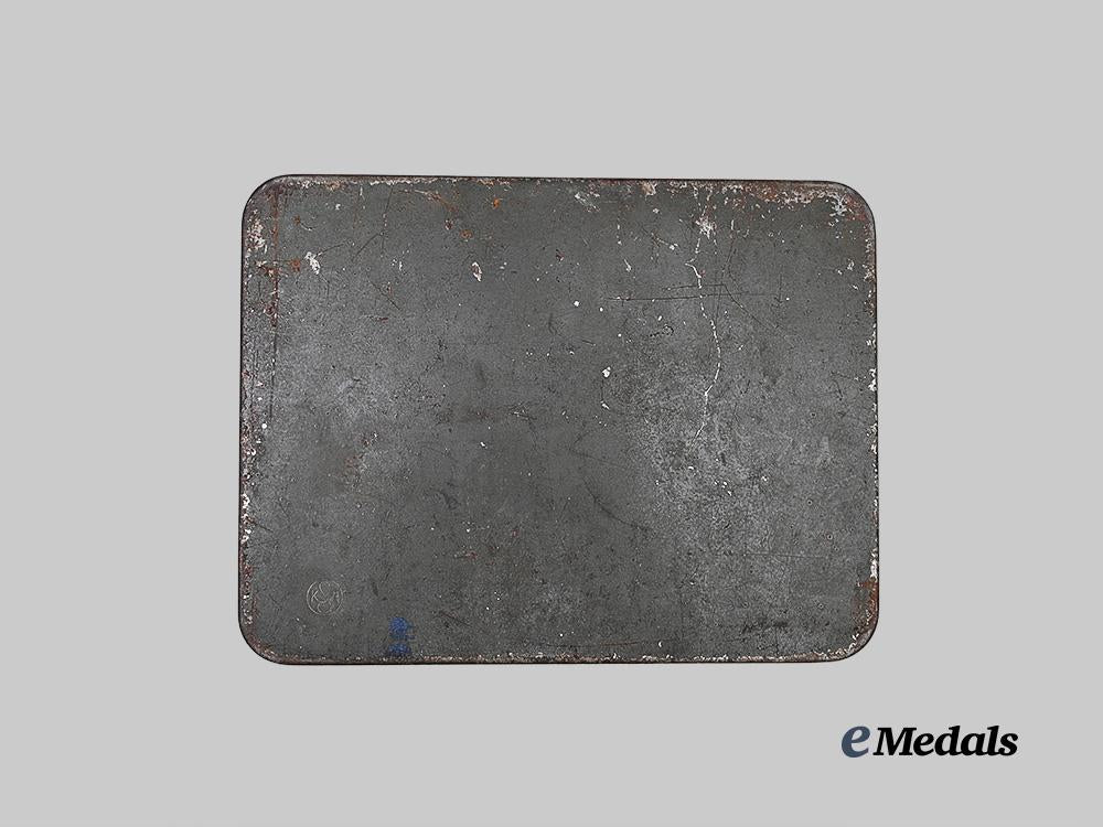 germany,_third_reich._a_gas_hood_accessory_set,_with_case_e_medals__g64033_5