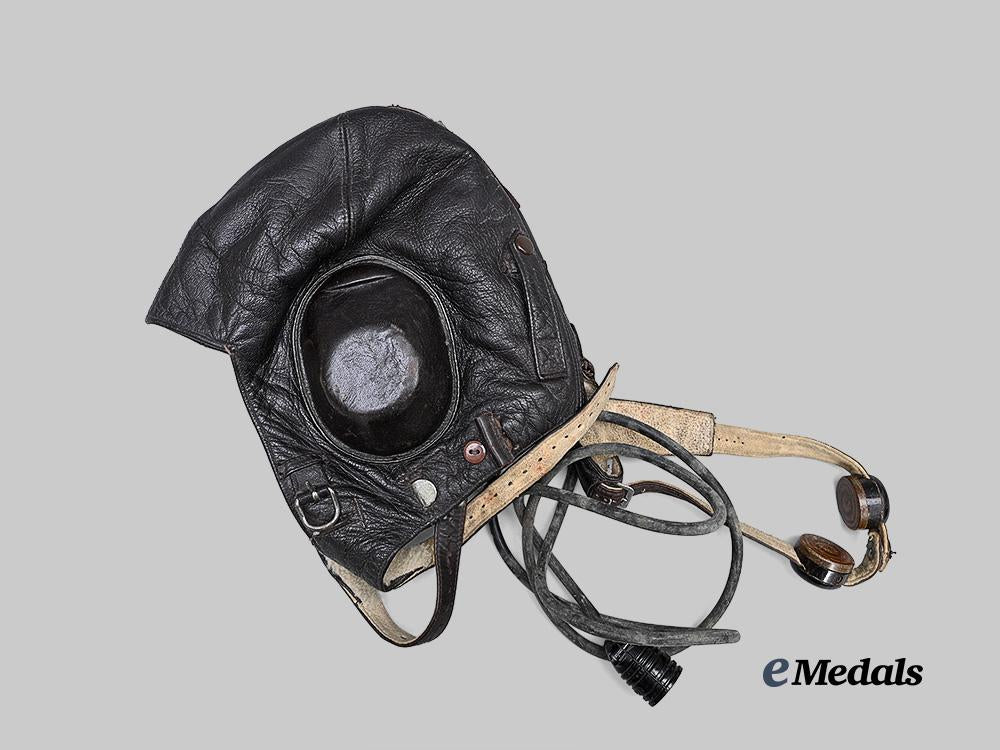 germany,_luftwaffe._a_winter_flight_helmet,_with_communications_equipment,_mid-_war_example_by_deutsche_telephonwerke_e_medals__g64064_6