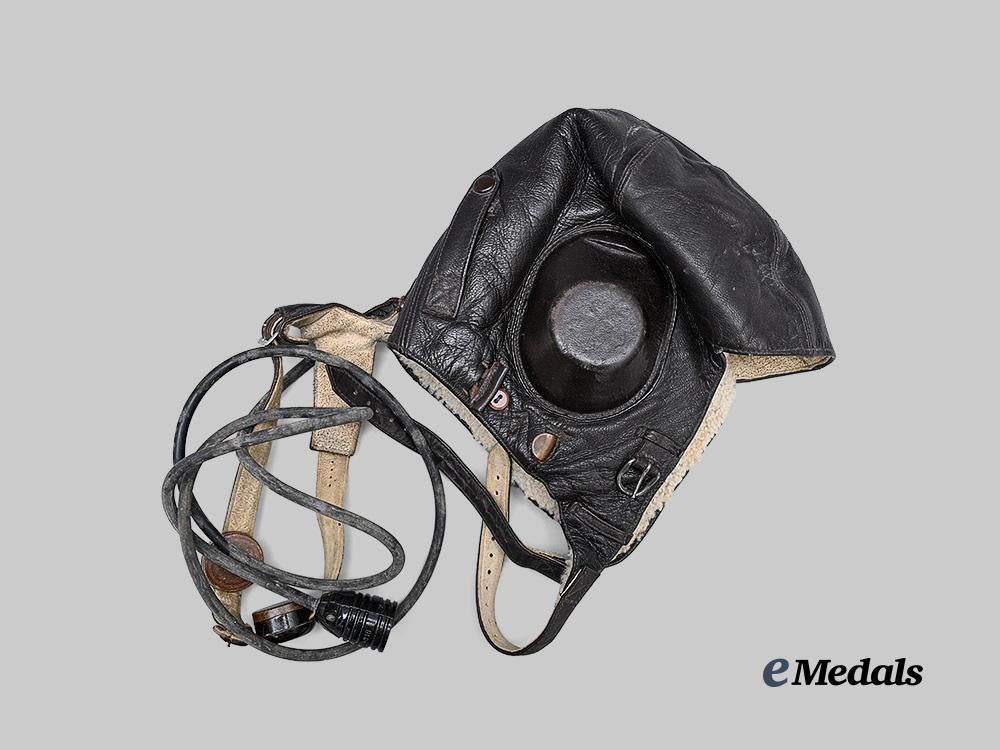 germany,_luftwaffe._a_winter_flight_helmet,_with_communications_equipment,_mid-_war_example_by_deutsche_telephonwerke_e_medals__g64064_7