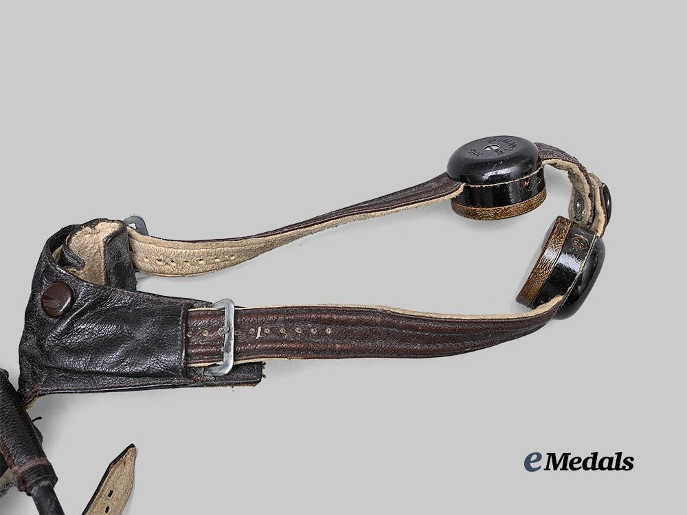 germany,_luftwaffe._a_winter_flight_helmet,_with_communications_equipment,_mid-_war_example_by_deutsche_telephonwerke_e_medals__g64064_8