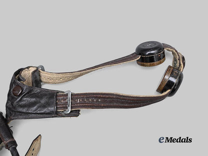 germany,_luftwaffe._a_winter_flight_helmet,_with_communications_equipment,_mid-_war_example_by_deutsche_telephonwerke_e_medals__g64064_8