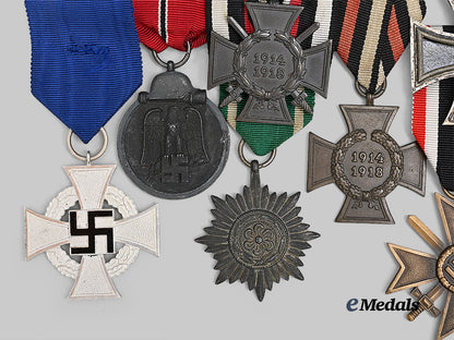 germany,_third_reich._a_lot_of_awards_for_military_and_civil_service_e_medals__g64081_3
