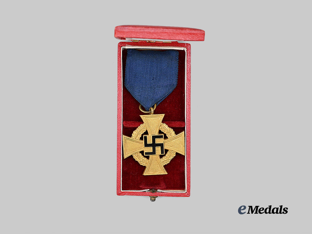 germany,_third_reich._a_civil_service40-_year_long_service_award,_with_case_e_medals__g64126_3
