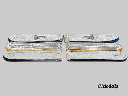 germany,_wehrmacht._a_lot_of_shoulder_boards_for_leutnant_ranks,_heer_and_luftwaffe_issue_e_medals__g64127_4