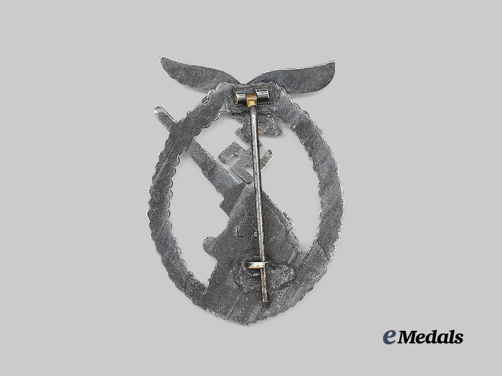 germany,_luftwaffe._a_flak_badge,_dual-_marked_l_d_o_example,_by_f._w._assmann&_söhne_e_medals__g64137_3