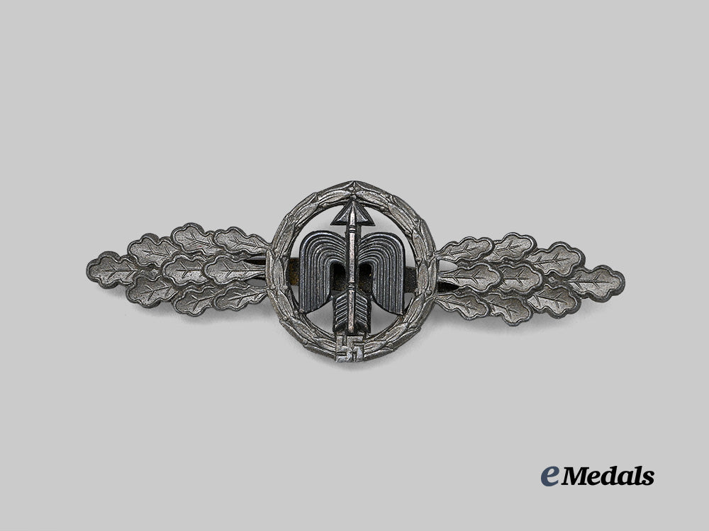 germany,_luftwaffe._a_short-_range_day_fighter_clasp,_gold_grade_by_g._h._osang,_with_certificate_of_authenticity_e_medals__g64252_3
