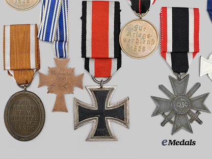 germany,_third_reich._a_mixed_lot_of_awards_for_military_and_civil_service_e_medals__g64255_10