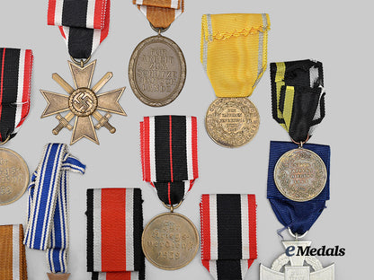 germany,_third_reich._a_mixed_lot_of_awards_for_military_and_civil_service_e_medals__g64255_11