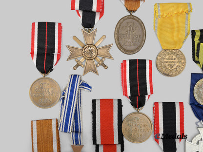 germany,_third_reich._a_mixed_lot_of_awards_for_military_and_civil_service_e_medals__g64255_12