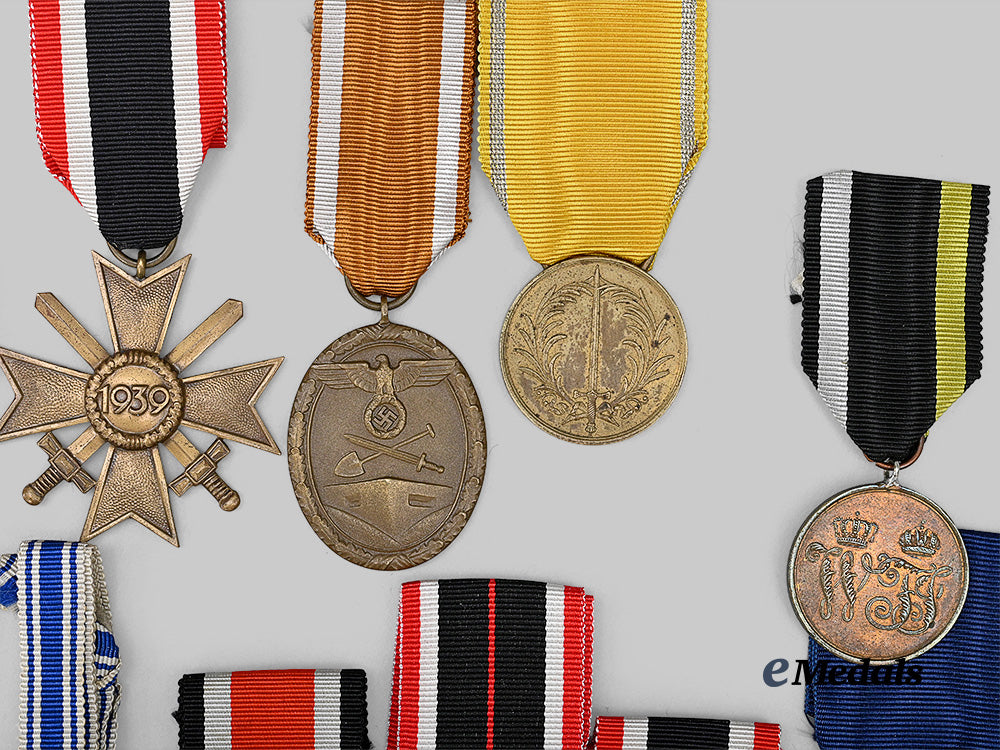 germany,_third_reich._a_mixed_lot_of_awards_for_military_and_civil_service_e_medals__g64255_7
