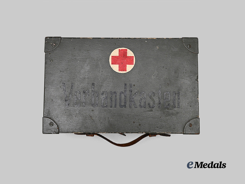 germany,_imperial._a_mint_first_world_war_medical_kit_e_medals__g64278_2
