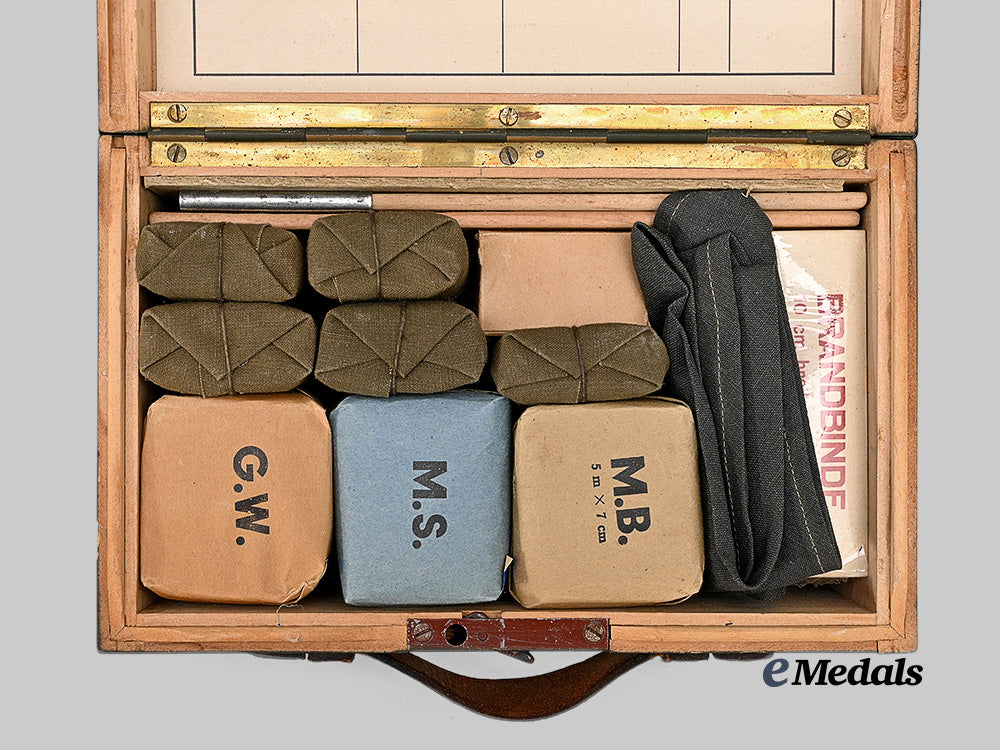 germany,_imperial._a_mint_first_world_war_medical_kit_e_medals__g64278_7