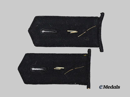 germany,_kriegsmarine._a_set_of_feldwebel_shoulder_boards_e_medals__g64304_3