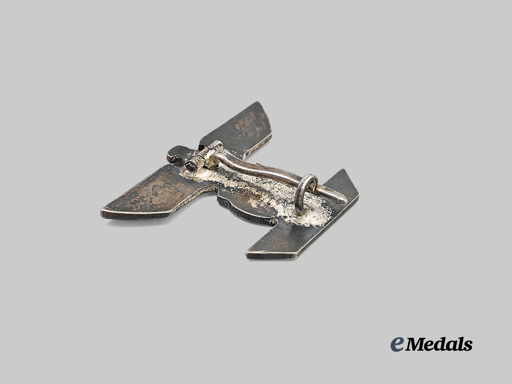 germany,_wehrmacht._a1939_clasp_to_the_iron_cross_i_class,_type_b,_by_b._h._mayer_e_medals__g64312_4