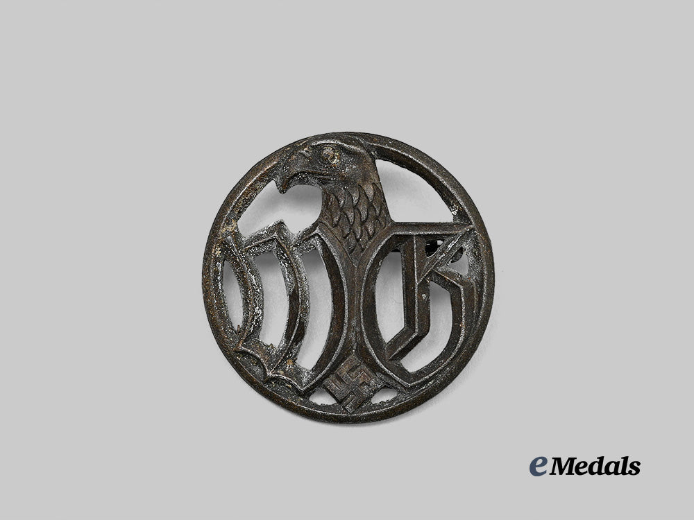 germany,_wehrmacht._an_auxiliary_member’s_badge,_by_c._e._juncker_e_medals__g64321_2