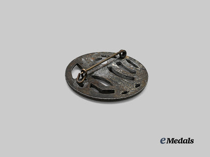 germany,_wehrmacht._an_auxiliary_member’s_badge,_by_c._e._juncker_e_medals__g64321_4