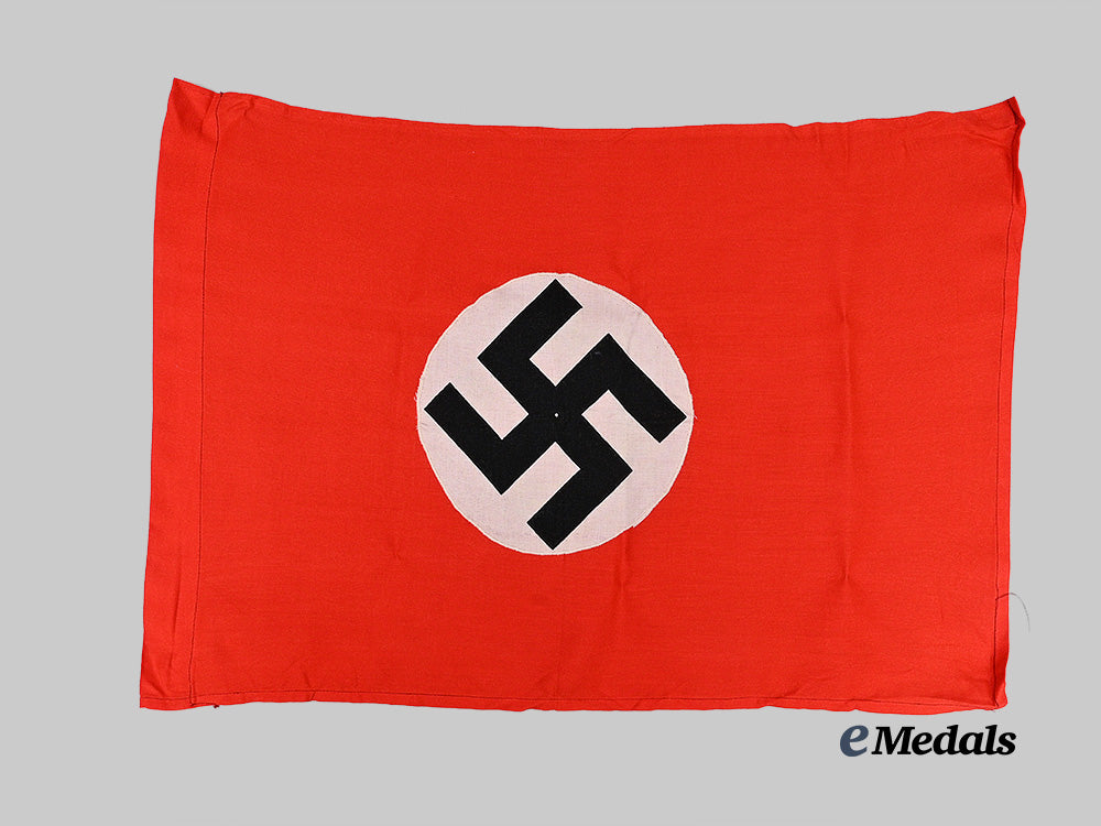germany,_third_reich._a_small_national_flag,_göggingen_district_e_medals__g64342_2