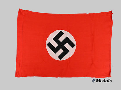 germany,_third_reich._a_small_national_flag,_göggingen_district_e_medals__g64342_2