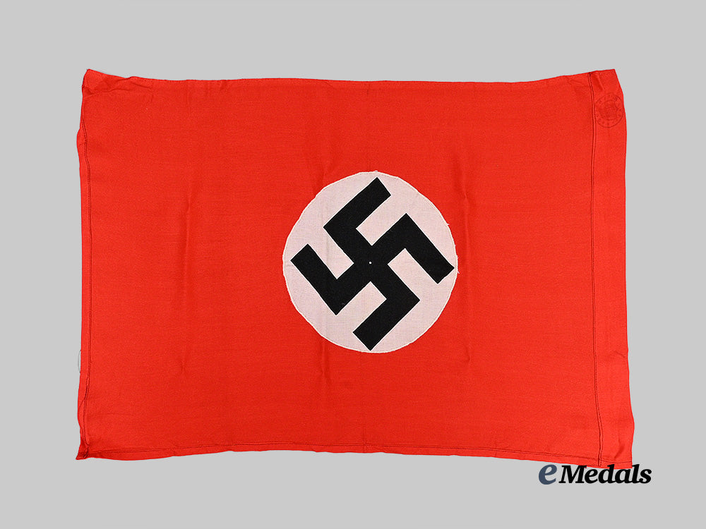 germany,_third_reich._a_small_national_flag,_göggingen_district_e_medals__g64342_3