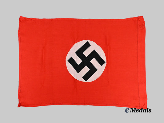 germany,_third_reich._a_small_national_flag,_göggingen_district_e_medals__g64342_3
