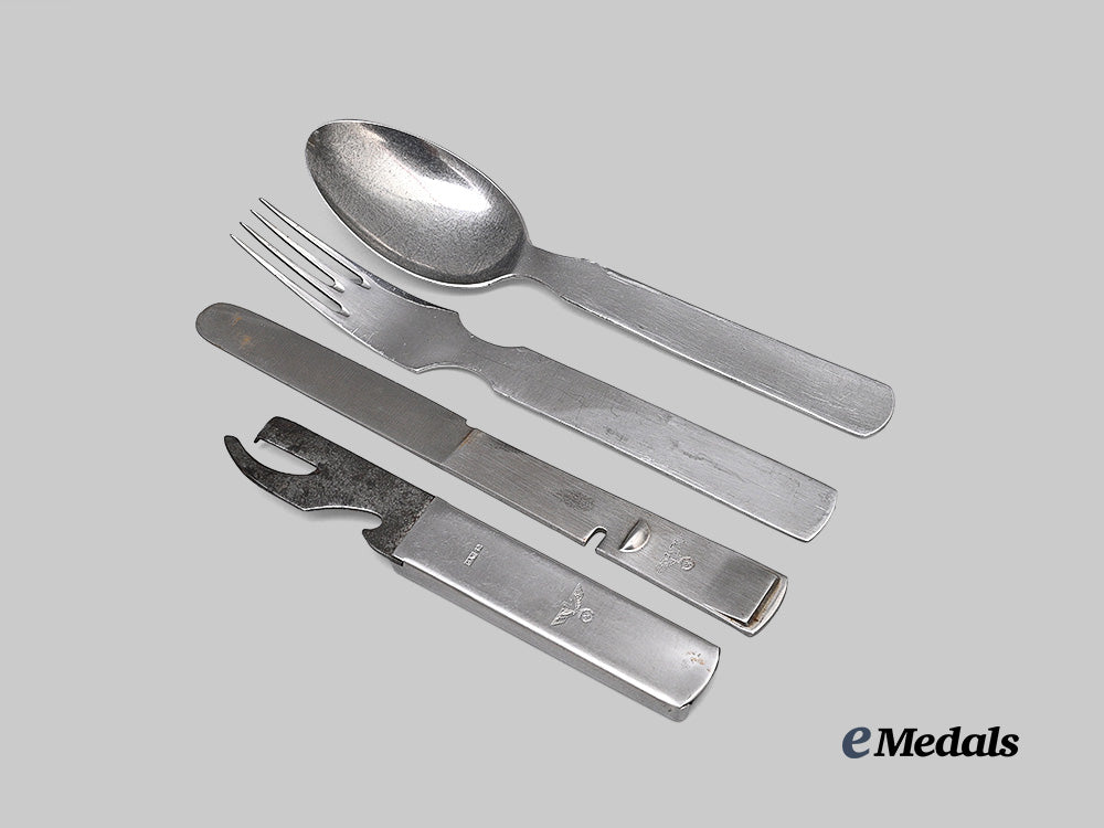 germany,_wehrmacht._a_field_utensil_kit,_by_gustav_auerswald_e_medals__g64370_4