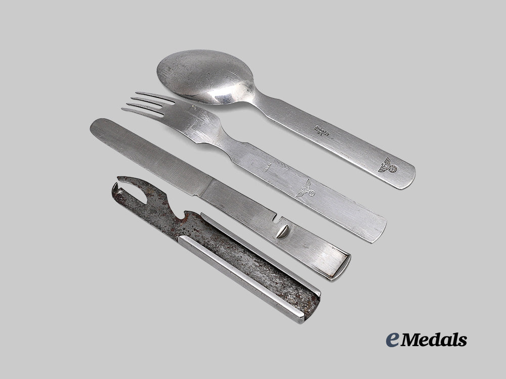 germany,_wehrmacht._a_field_utensil_kit,_by_gustav_auerswald_e_medals__g64370_5