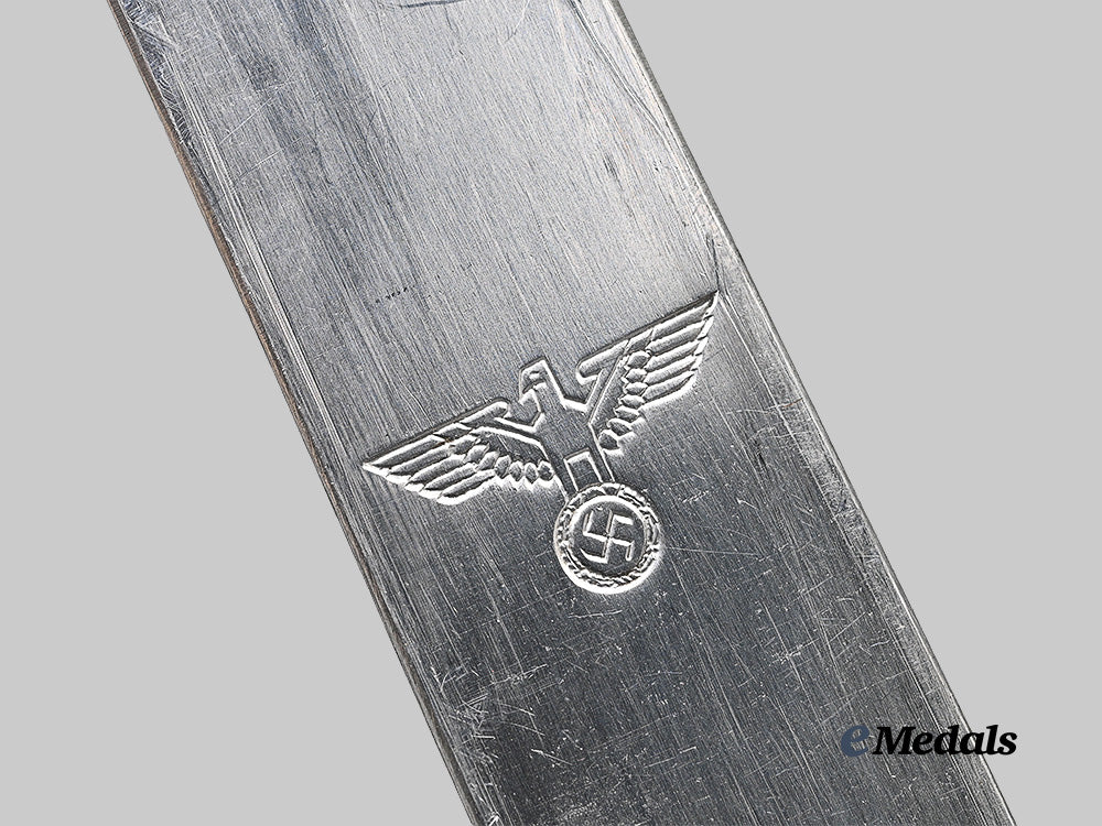 germany,_wehrmacht._a_field_utensil_kit,_by_gustav_auerswald_e_medals__g64370_7