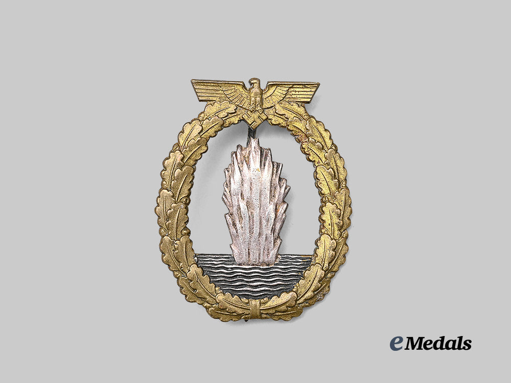 germany,_kriegsmarine._a_minesweeper_war_badge,_by_schwerin_e_medals__g64391_2
