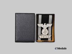 Germany, Wehrmacht. A Mint 1939 Clasp to the Iron Cross II Class, Type B with Case, by Wilhelm Deumer