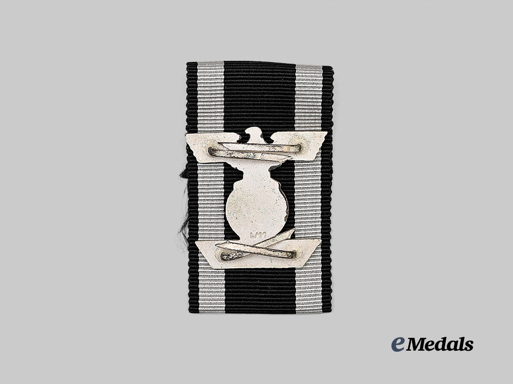 germany,_wehrmacht._a_mint1939_clasp_to_the_iron_cross_i_i_class,_type_b_with_case,_by_wilhelm_deumer_e_medals__g64412_5