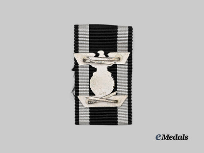 germany,_wehrmacht._a_mint1939_clasp_to_the_iron_cross_i_i_class,_type_b_with_case,_by_wilhelm_deumer_e_medals__g64412_5