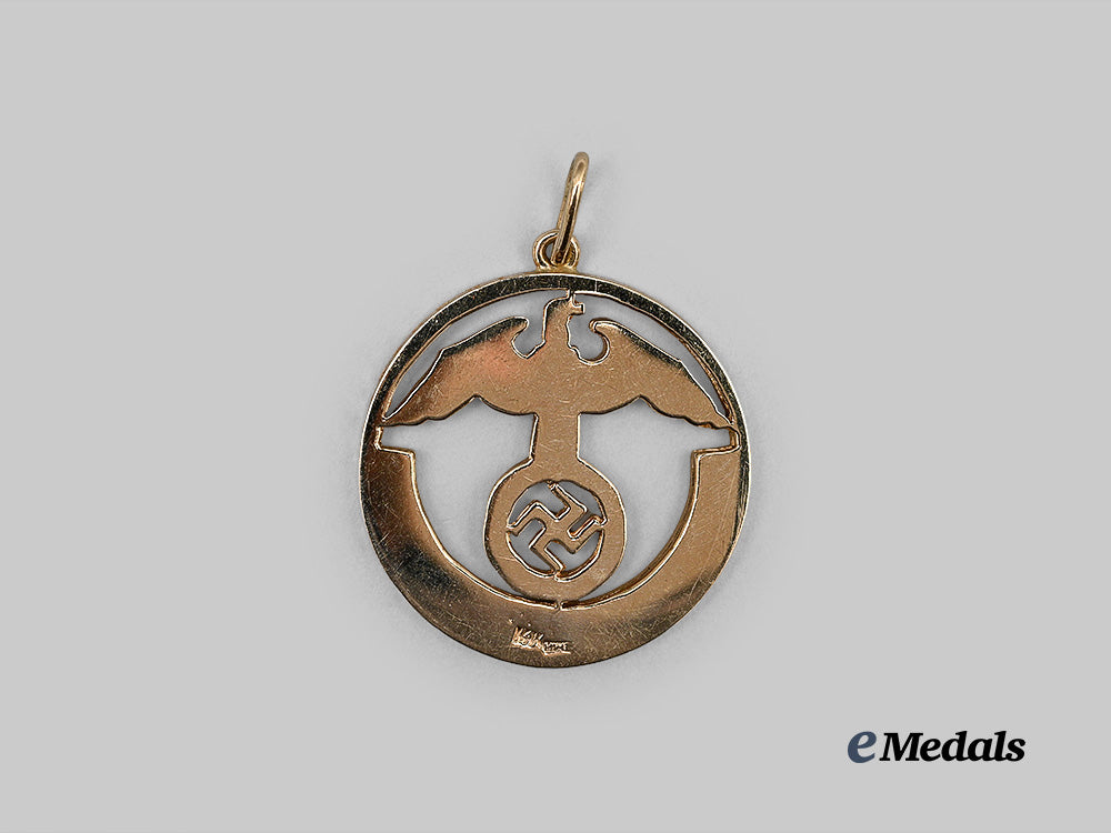 germany,_n_s_d_a_p._a_patriotic_pendant_in_gold,_exhibition_example,_c.1965_e_medals__g64418_3
