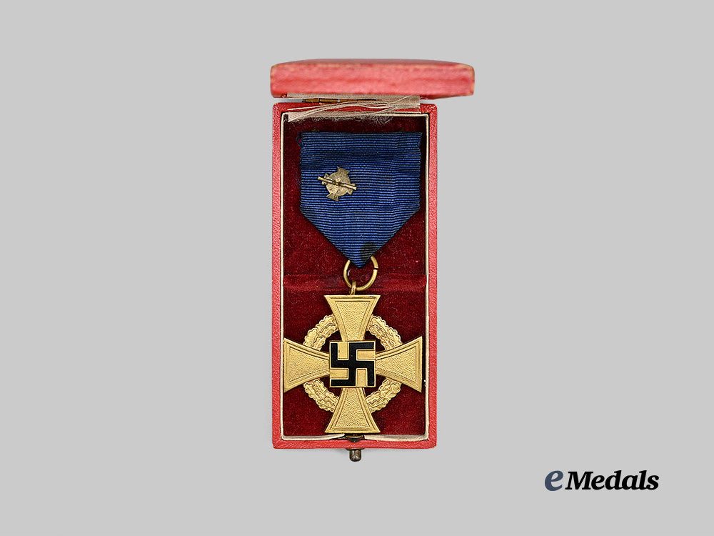 germany,_third_reich._a_civil_service40-_year_faithful_service_award,_with_case_and_ribbon_bar_device,_by_deschler&_söhn_e_medals__g64464_3