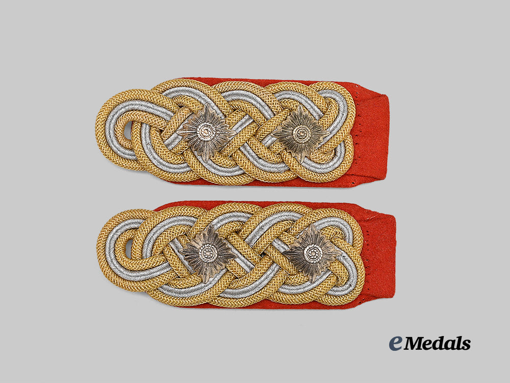 germany,_heer._a_set_of_general_der_infanterie_shoulder_boards_e_medals__g64496_2