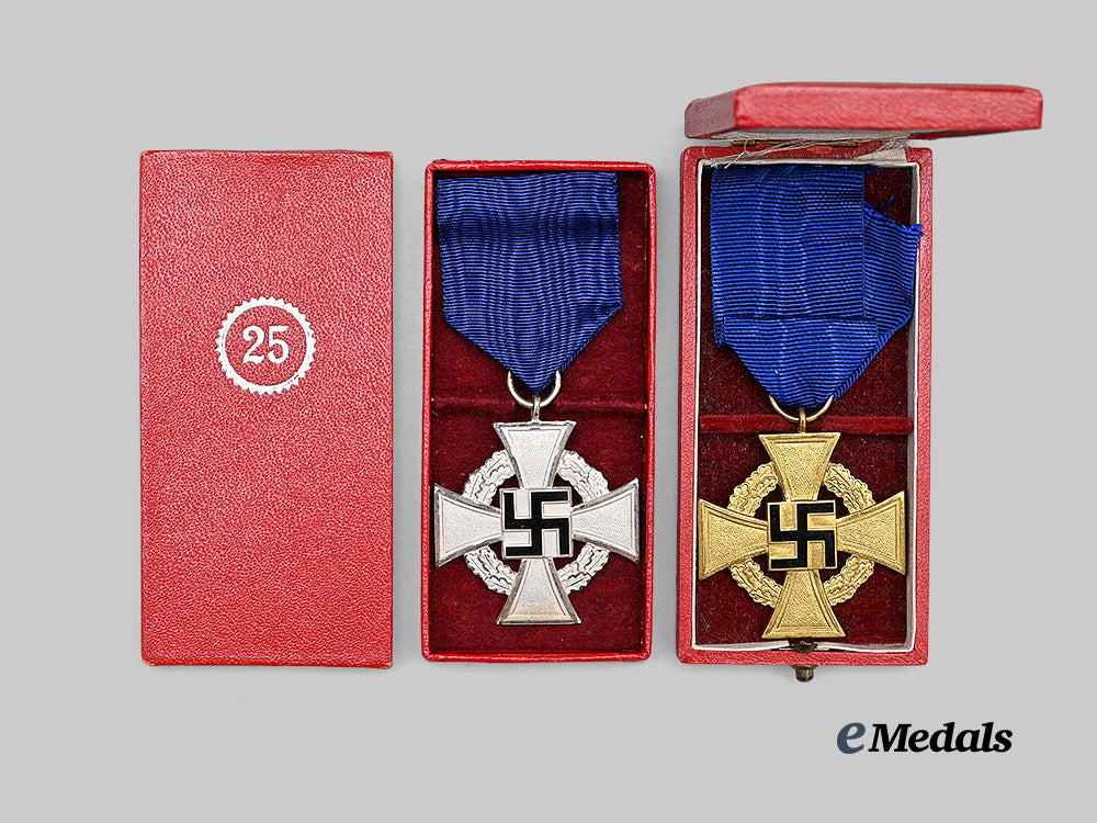 germany,_third_reich._a_pair_of_civil_service_faithful_service_awards,25_and40_years,_with_cases_e_medals__g64655_3