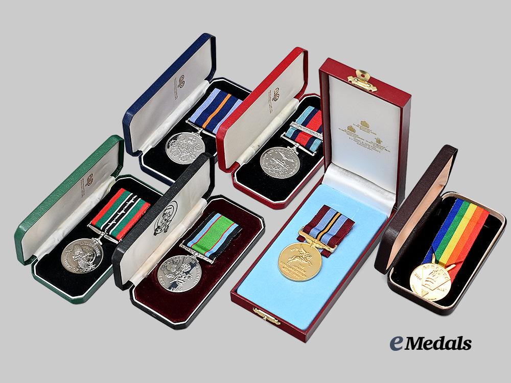 great_britain,_canada._eight_second_war_commemorative_medals&_awards_e_medals__g_b6578_4