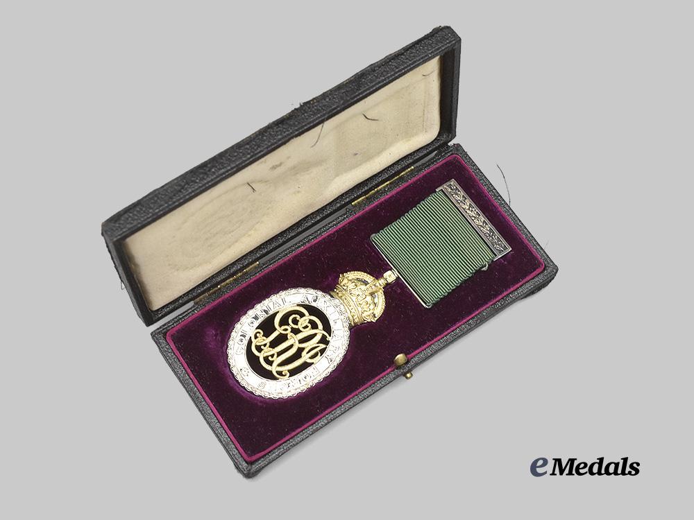 united_kingdom._a_colonial_auxiliary_forces_decoration_to_captain_foreman,_argyll_and_sutherland_highlanders_of_canada(_princess_louise’s),_in_case_e_medals__g_b8279_3