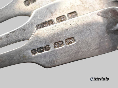 united_kingdom._a_lot_of_five_silver_pre-_war_army_spoons,_by_joseph_rodger&_sons_e_medals__g_b8285_6